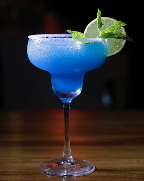 what-is-blue-curacao-here-s-our-complete-guide-that-cocktail